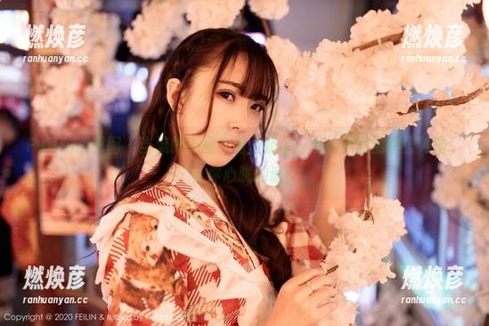 Feilin嗲囡囡-流氓小巫女 Feilin嗲囡囡 - 当流氓小巫女遇上奶牛:私拍原图的甜蜜冲击,让你心跳加速!