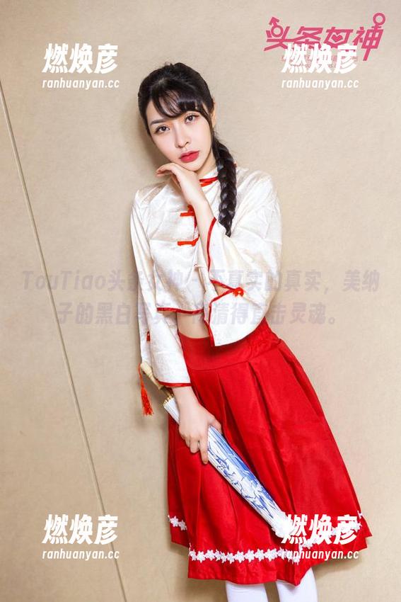 TouTiao头条女神-美纳子 TouTiao头条女神 - 不真实的真实,美纳子的黑白写真,高清得直击灵魂。