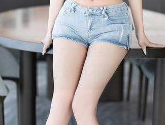 XIAOYU语画界 – 一张图片，私房里的Miko酱妹妹不期而遇