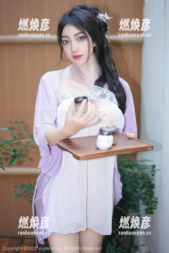 Xiuren秀人网 - 私房写真大揭秘：当Emily尹菲遇上连体衣，故事就开始了