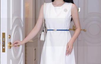 Xiuren秀人网 – 短裤也疯狂？小逗逗写真秘密大公开！