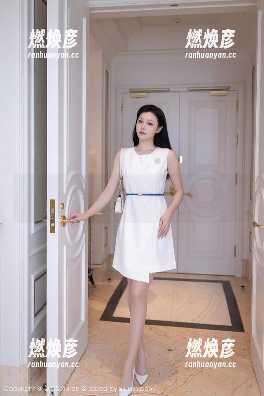 Xiuren秀人网-小逗逗 Xiuren秀人网 - 短裤也疯狂?小逗逗写真秘密大公开!