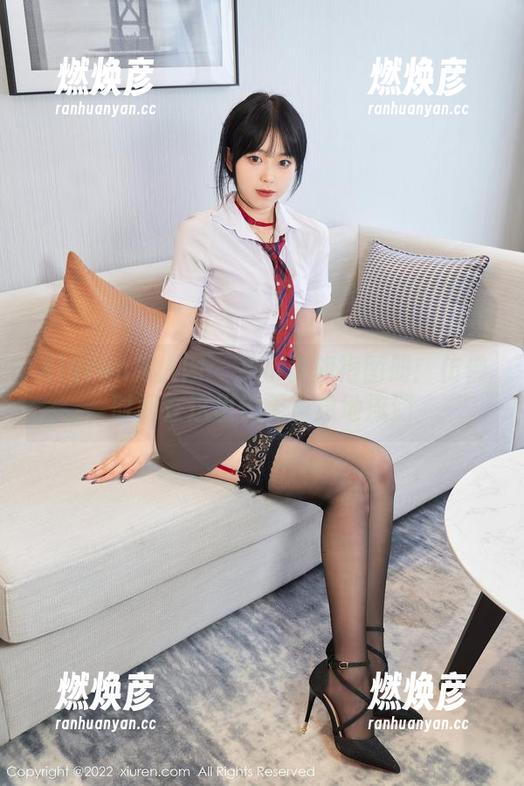 Xiuren秀人网-岁小岁 Xiuren秀人网 - 岁小岁旗袍图册:仿佛时间在这里悄无声息地流淌