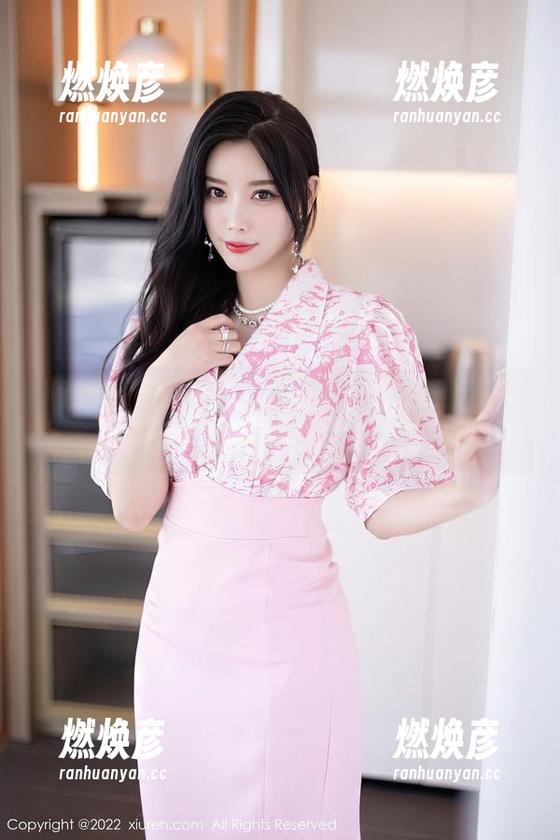 Xiuren秀人网 - 杨晨晨私藏的美脚写真集：小脚丫的世界，原图不掩!