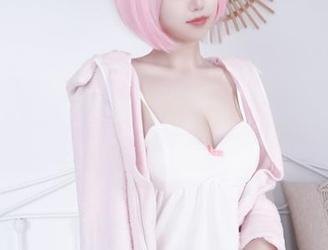 当eloise软软遇上瑜伽：福利写真让生活更加柔软！