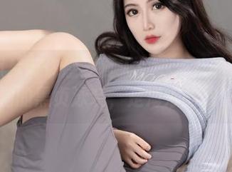 一张照片带你感受夏天：一米八的大梨子和她的黑贞泳装，是海浪的浪漫！