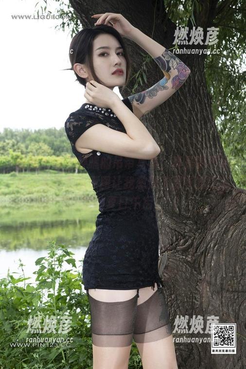 丽柜 - 看了钟晴的吊带写真，真是赞不绝口，无圣光的原图让我想到了那些流连忘返的夏日午后。