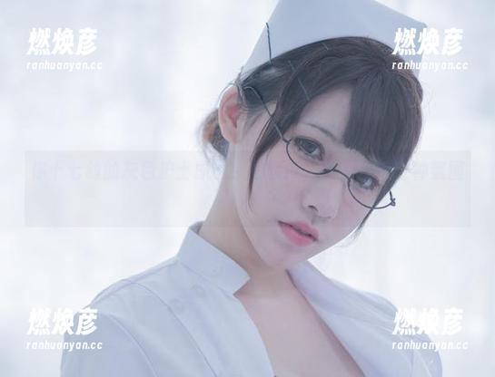 你十七鸽的灰色护士原图：我就问，谁能拒绝这种氛围？