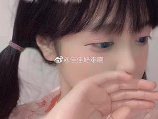 佳佳好难啊的灰丝写真不是秘密，原图却让人不敢置信！
