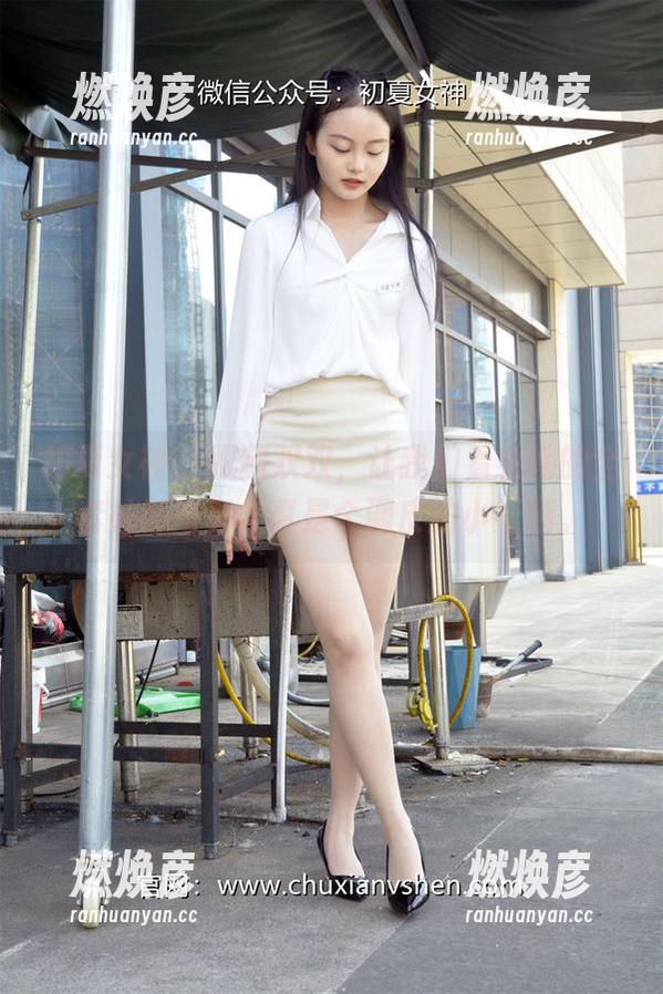 初夏女神 - 跟随双双，让我们看看她的全套妹妹写真，真是个调皮的小妖精。