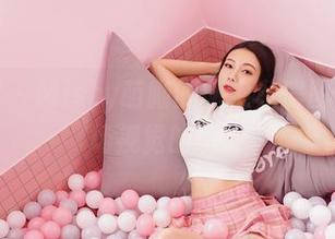 嗲囡囡 – Misty萌晰的旗袍私房图片：一场视觉的调戏