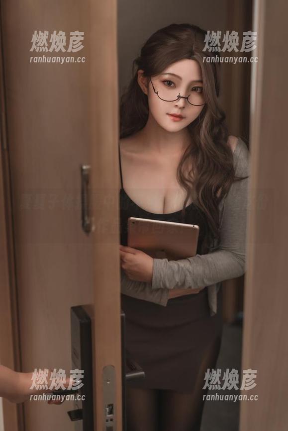 夏夏子 夏夏子体操服中的不经意优雅,下载这份作品集带回家!