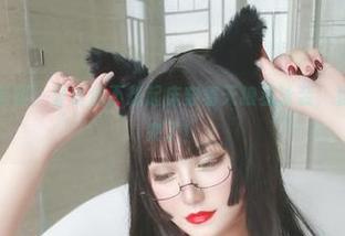 精选四季的美图：夏鸽鸽不想起床穿着天狼星泳装，夏天的感觉就来了！