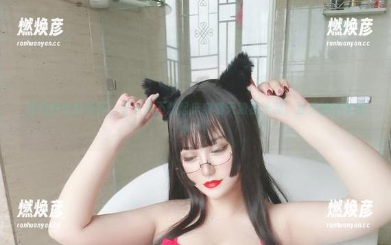 精选四季的美图：夏鸽鸽不想起床穿着天狼星泳装，夏天的感觉就来了！