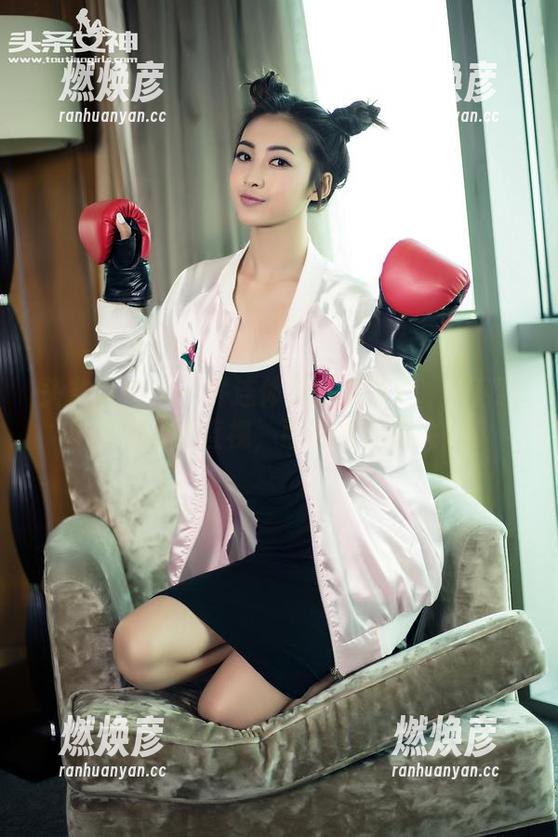 头条女神-梦心玥 头条女神 - 一件连体衣搞定梦心玥:下载作品后请勿直视,可能会导致失眠!