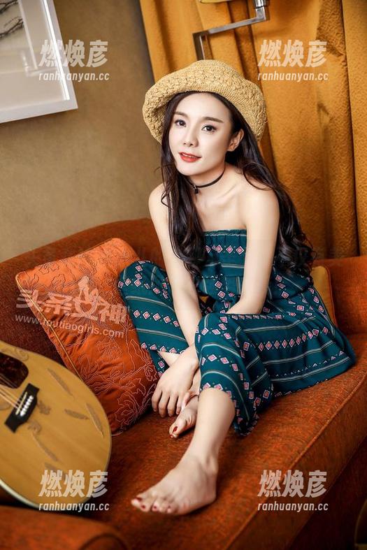 头条女神-火儿 头条女神 - 火儿的鬼聊万圣节:不仅有美图,壁纸风潮也强势来袭!