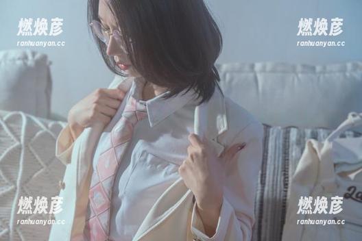 奶桃桃 奶桃桃出镜,cos和“死库水”完美合体:图册中的清新气息