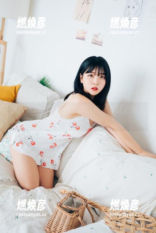 黑丝诱惑：宋哈娜最新图片，你还敢错过？