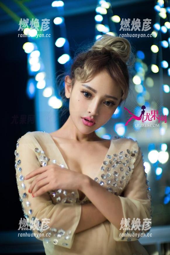 尤果网 - 看！小欧的美足图集，分享足尖上的秘密和故事！