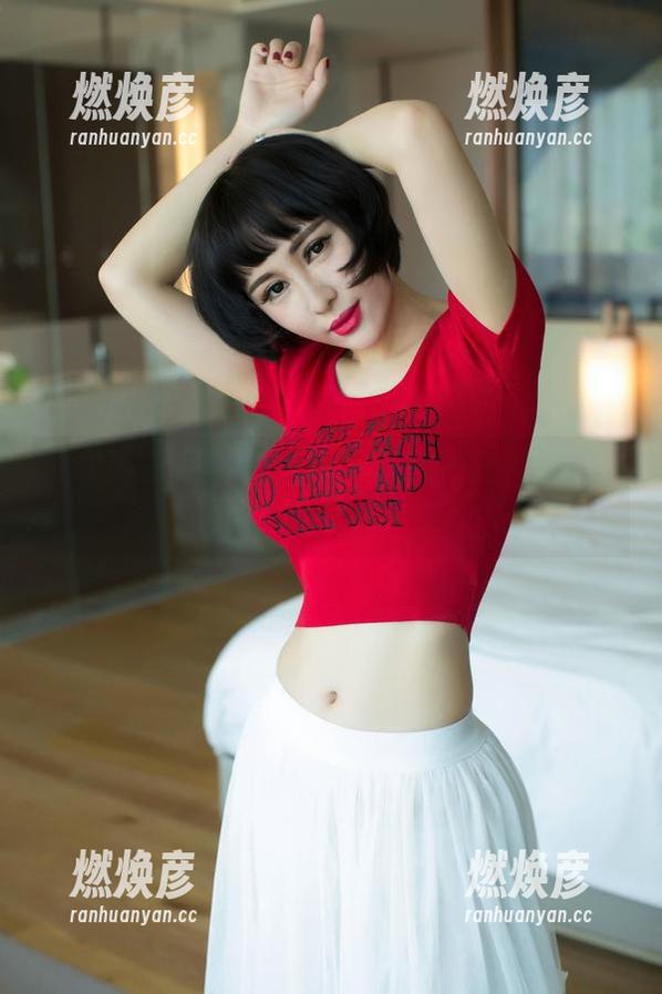 尤果网 - 晨曦的比基尼奇遇：观看这个华丽的合集