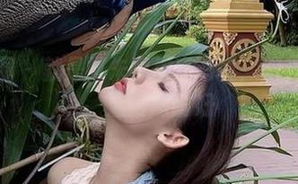 微密圈 – 就是阿朱啊居家写真：阳光洒落，温度刚刚好