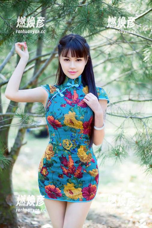 推女郎 - 图片分享：谭冰的油亮魅力，静静地流淌在每张照片里。