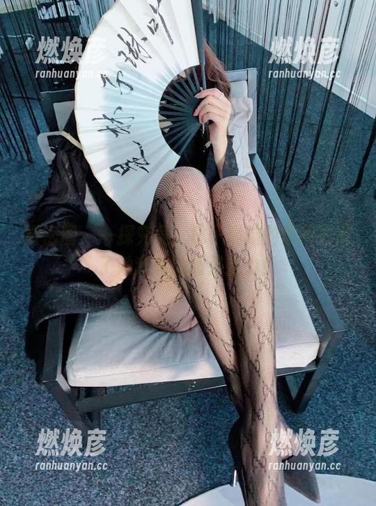 微密圈 - 一探究竟，林子琳喵的原图佐证了她套装的超强魅力！