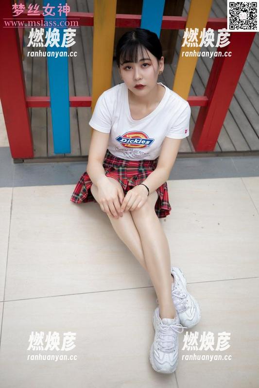 梦丝女神 - 别怪我心动，灵唯在线图片里的纯白校服真是太吸引人了。