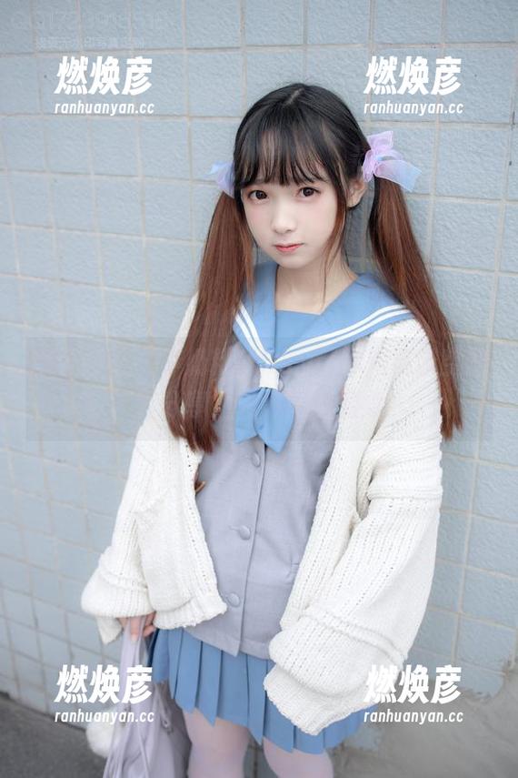 森萝财团-小奶糕Milky 森萝财团 - 小奶糕Milky带你揭秘镂空写真分享,光影间的温柔