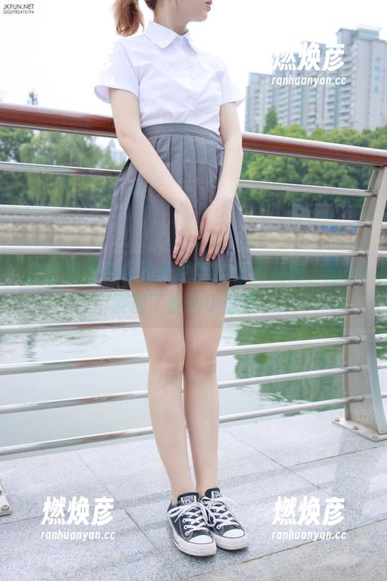 白丝姐妹花在森萝财团的写真资源，意外发现了些许小惊喜。