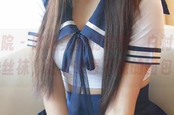 模范学院 – 欧阳美萱的美图，白衬衫与朦胧丝袜，让人欲罢不能的图包！