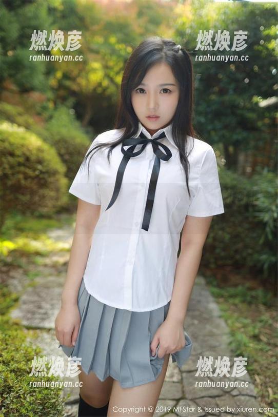模范学院-沈梦瑶 模范学院 - 精选图片:看看沈梦瑶如何把毛衣穿出了春天的气息