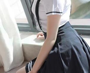 模范学院 – 精选写真，草莓兔兔秘书的职场奇遇：甜蜜到不行！