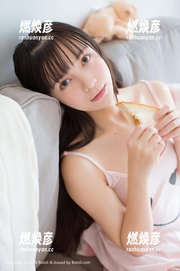 波萝社 - 在AngelaLee李玲的海边探险中：美图图集里的阳光与水波