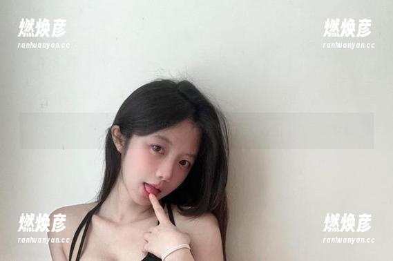 微密圈 - 火龙果羊最新泳池写真合集：在蓝色浪潮中找点”火“！