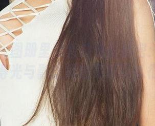 爱尤物 – 图册里藏着的油亮秘密：赵伊彤让我觉得光与影之间的距离可以很温暖。