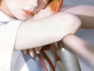 翻看特软儿Sona的比基尼套图,光影间的撩拨与诱惑