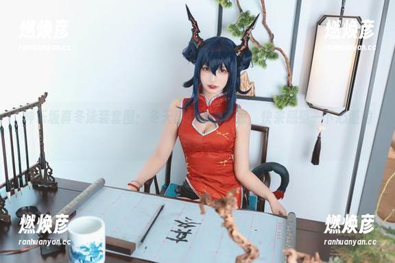 神乐坂真冬泳装套图：冬天最忌讳的清凉，快来感受一下心脏的跳动！