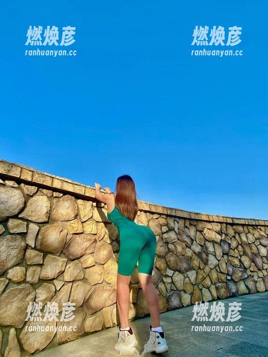 微密圈 - 新一波办公室写真更新：怎么又是禅雨儿Lynne的画风！