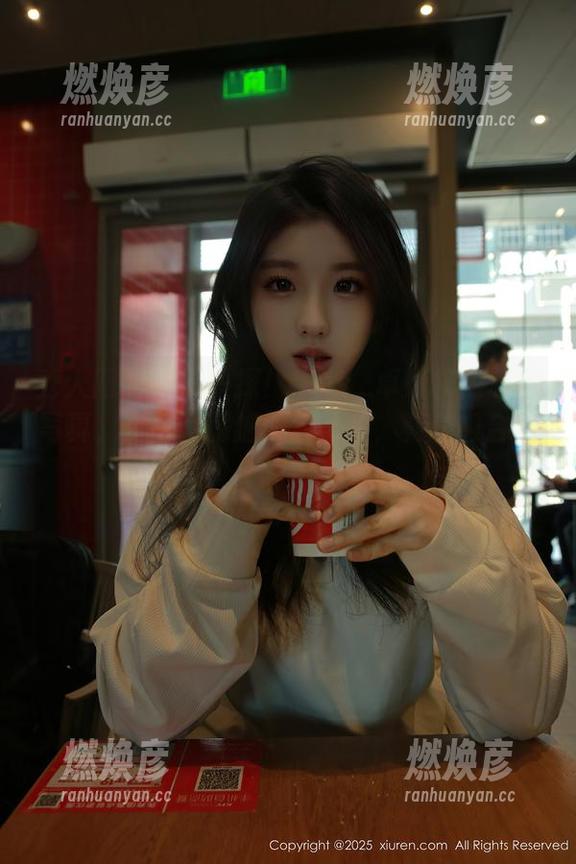 秀人网 - 值得一探！Cris_卓娅祺的私房写真，空乘制服加黑丝美腿，真是组合妙啊！