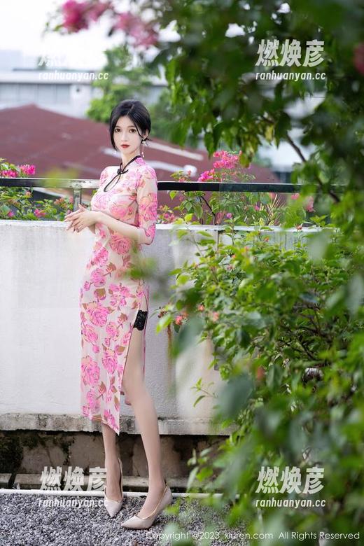 秀人网 - 月野兔美妞长腿的魅力：原图与作品交替闪现，简直让人无法自拔！