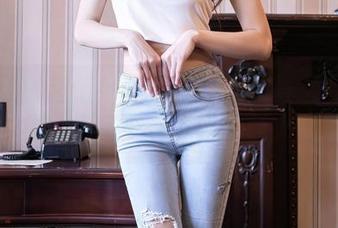 秀人网 – 超值！程程程带来的夏天免费写真合集，来感受一下她的惹火魅力！
