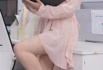 秀人网 – 程程程的旗袍美图：当传统与时尚碰撞，火花四溅！