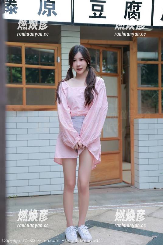 秀人网 - 沉浸在学姐美昕Yumi的写真合集里，时光仿佛都静止了。