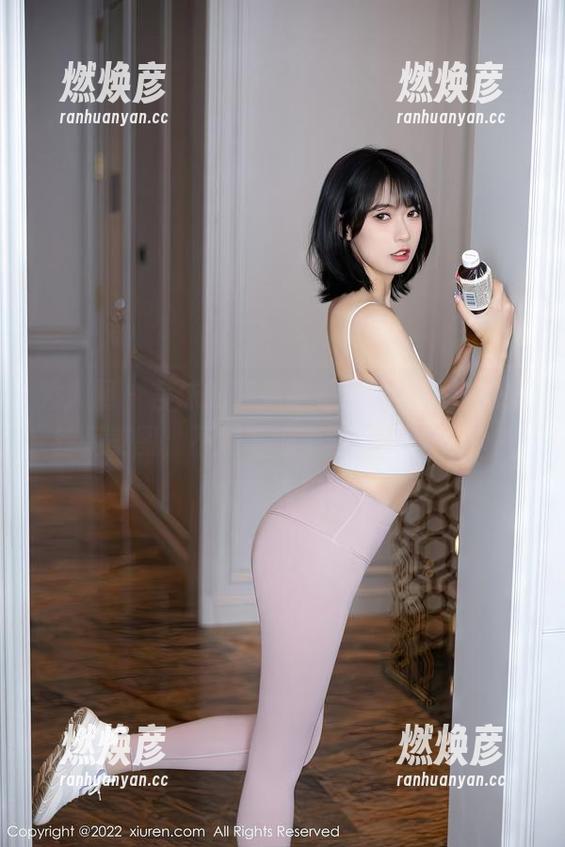 秀人网-言沫 秀人网 - 言沫的高挑苗条身影,透过这些丝足美图,不用壁纸也能装点我的梦。