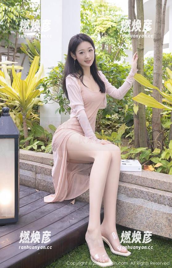 秀人网 - 长腿在召唤！邹晶晶最新写真更新，快来看！