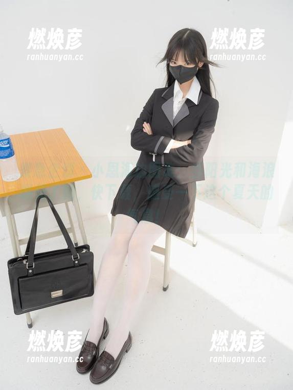 紧急企划-小恩 紧急企划 - 小恩海边图集:当阳光和海浪遇见了她,快下载,感受一下这个夏天的气息!