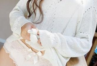 美媛馆 – 陪王馨瑶一起穿毛衣：图库里的分享与甜蜜