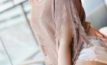 美媛馆 – 从王馨瑶的套装照片看，怎么感觉这衣服和她的气质有点脱节？