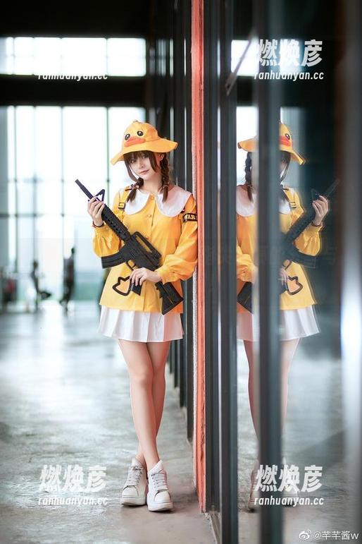 芊芊酱w的长腿图集：指尖触摸的分享与灵感瞬间！